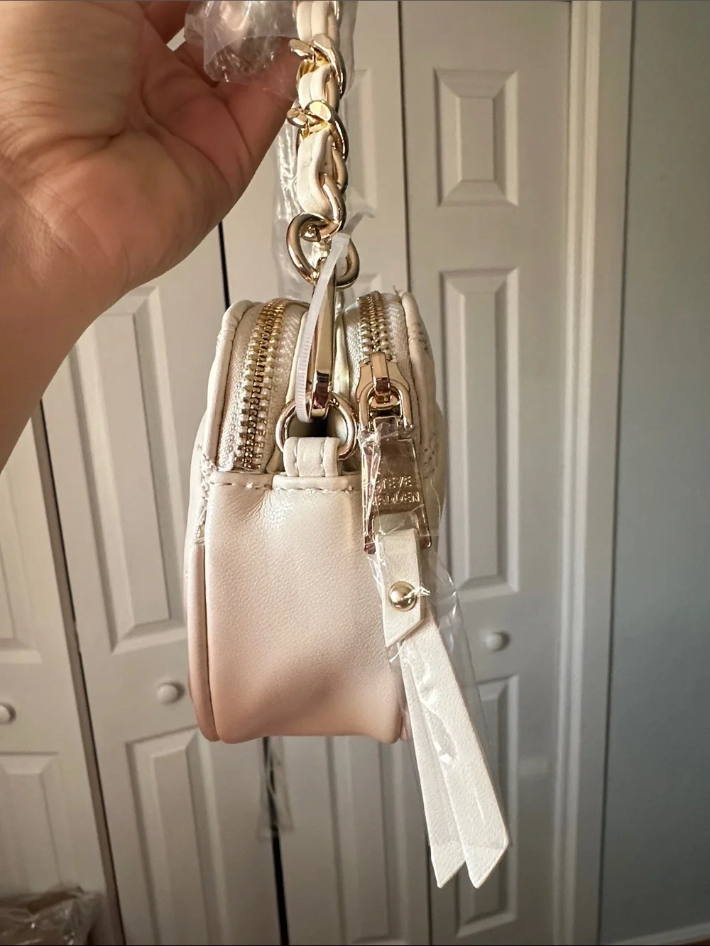 Steve Madden Ivory Quilted Crossbody with Gold Chain - Picture 6 of 12